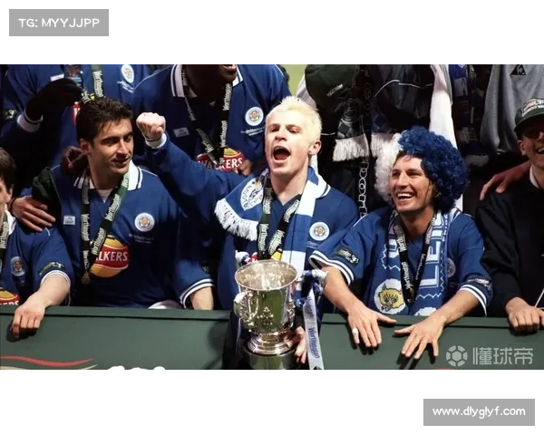 全面揭秘球星桑切斯职业生涯效力过的所有俱乐部球队名单解析一览